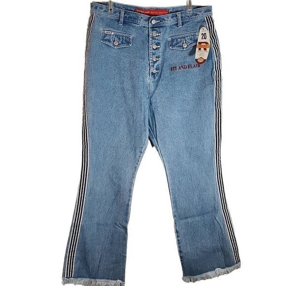 Revolt Women's Light Wash High Rise Button Fly Fit And Flair Jeans Size 20 NWT - Picture 1 of 12